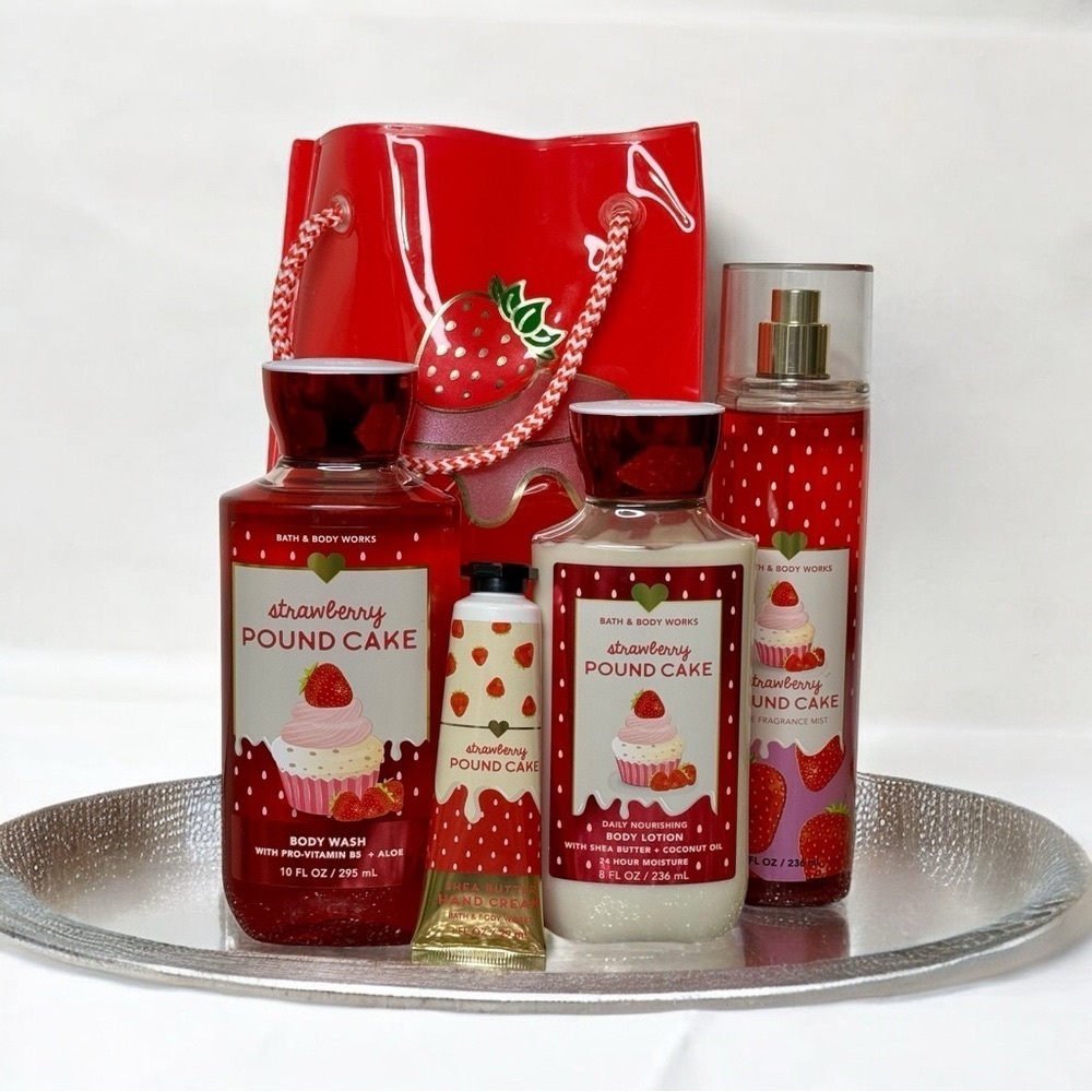 Bath and Body Works Strawberry Pound Cake 4 Piece Gift Set with Gift Bag NWT